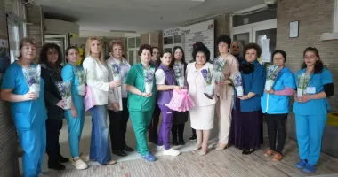 Femeile din PSD au oferit flori cadrelor medicale și pacientelor din spitalele constănțene - 2