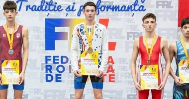 Stire din Sport : Luptătorul Robert Popa, de la LPS „Nicolae Rotaru”, campion național la U17