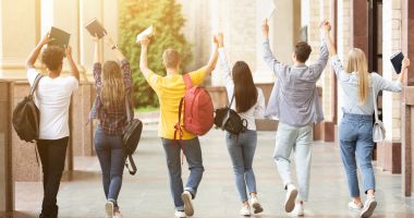 Stire din Cultură-Educație : Anunțul ministrului Educației pentru studenți: Au fost majorate bursele!