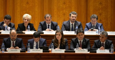 Stire din Politică-Administrație : Guvernul PONTA III a trecut de Parlament