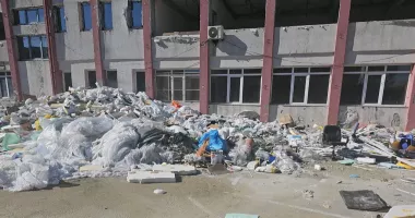 Stire din Social : Deșeuri pe șantierul unei cunoscute școli din Constanța. Ce spune șeful Gărzii de Mediu Constanța