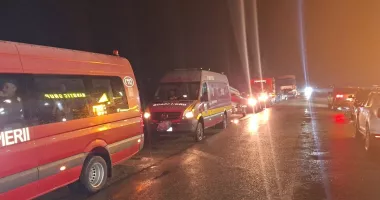 Stire din Eveniment : Vrancea, sub amenințarea apelor. Intervenții masive și sute de localnici în pericol