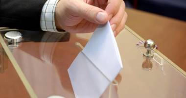 Stire din Politică-Administrație : La ce ore anunță Biroul Electoral prezența la vot