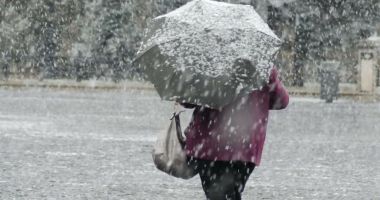 Stire din Social : Vremea se răcește în aproape toată țara. Sâmbătă este cod galben de ninsori viscolite în Dobrogea