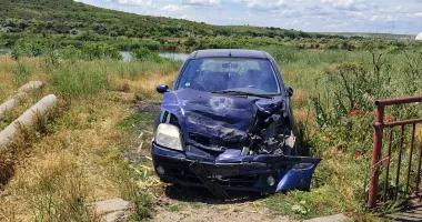 Accident care putea avea urmări grave, la Castelu. Un autoturism, lovit de un tren de călători - 3