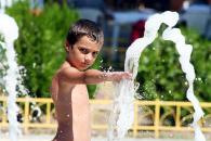 Stire din Eveniment : Primăria i-a băgat lui Oancea în buzunar 5,3 miliarde de lei vechi pentru întreținerea fântânilor