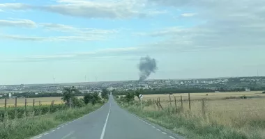 Incendiu de proporții într-o hală din Medgidia. Flăcările se manifestă pe 3.000 mp - 2