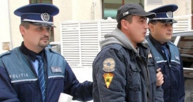 Stire din Eveniment : Fiul lui Cristian Cioacă rămâne la sora polițiștului, până la următorul termen de judecată