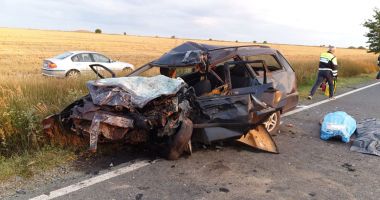 Stire din Eveniment : GALERIE FOTO / Accident grav în Constanța. Trei persoane au murit și patru au fost rănite!