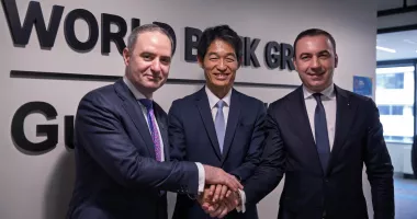 Stire din Actualitate : Explozie de investiții la Washington: România atrage 3,5 miliarde de euro pentru energie, gaze și proiecte nucleare strategice