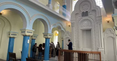 Stire din Cultură-Educație : Moment istoric la Constanța. Finalizată în timp record, Sinagoga Mare a revenit oficial în proprietatea Comunității Evreiești