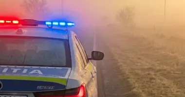 Stire din Eveniment : Trafic intens îngreunat de ceață densă, la Constanța. Polițiștii îi avertizează pe pelerini