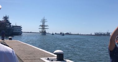 Galerie foto. MOMENTE EMOȚIONANTE LA CONSTANȚA. Nava-școală "Mircea" s-a întors acasă - 2