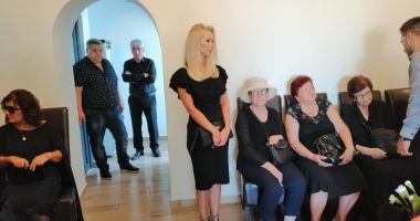 Galerie foto. JALE ȘI DURERE LA CONSTANȚA! A început slujba de înmormântare a lui Marcel Toader - 9