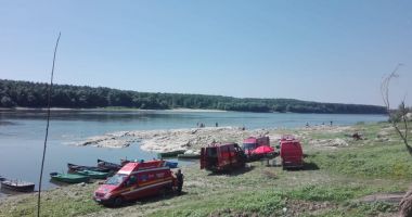 Galerie foto / Căutări disperate pe Dunăre. Scafandrii caută bărbatul intrat la scăldat ieri după-amiaza - 4