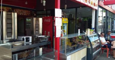 ATENȚIE, IMAGINI GREU DE PRIVIT! Iată ce mizerii mănâncă turiștii, pe litoral - 3