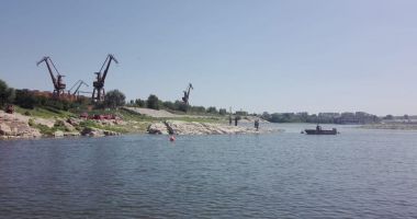 Galerie foto / Căutări disperate pe Dunăre. Scafandrii caută bărbatul intrat la scăldat ieri după-amiaza - 3