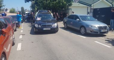 Galerie foto. JALE ȘI DURERE LA CONSTANȚA! A început slujba de înmormântare a lui Marcel Toader - 4