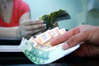 Stire din Economie : Leul coboară spre un curs de 4,5 lei/euro și trage în groapă creditarea în euro