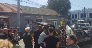 Galerie foto. JALE ȘI DURERE LA CONSTANȚA! A început slujba de înmormântare a lui Marcel Toader - 5