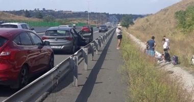 FOTO. Accident rutier pe Autostrada Soarelui. Trei victime, după ce o mașină s-a răsturnat - 3