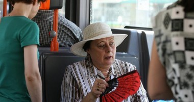 Stire din Sănătate : Peste 6.000 de solicitări la ambulanță în perioada caniculei