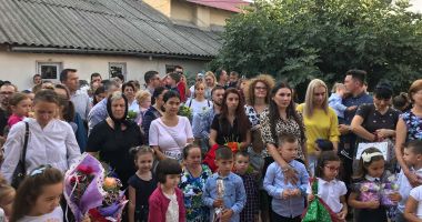 FOTOREPORTAJ / A început școala! Emoții, flori și mulți copii veseli, în curțile școlilor constănțene - 2