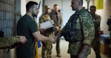 Stire din Actualitate : Război în Ucraina. Volodimir Zelenski, prezent pe linia frontului!