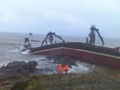 Stire din Economie : Nava Orçun C, sub pavilion Moldova, a eșuat pe stânci și s-a rupt în două