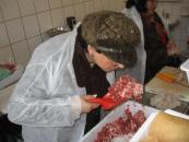 Stire din Social : Carne stricată și organe pline de cheaguri de sânge în galantarele carmangeriilor din Piața Griviței