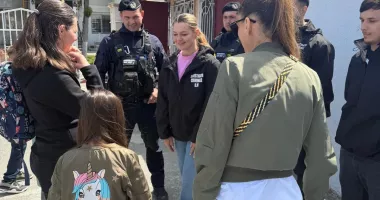 Stire din Eveniment : Acțiune specială în școlile din Cernavodă. Polițiștii și jandarmii, la datorie