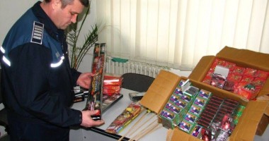 Stire din Eveniment : Sute de rachete și petarde interzise, confiscate astăzi de polițiștii constănțeni
