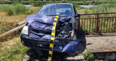 Accident care putea avea urmări grave, la Castelu. Un autoturism, lovit de un tren de călători - 2