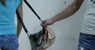 Stire din Eveniment : Hoațele dau bătăi de cap polițiștilor, la Constanța