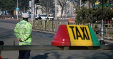 Stire din Eveniment : Taximetrist bișnițar de țigări, în plasa polițiștilor