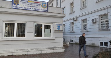 Stire din Eveniment : Vreți să deveniți polițiști? Iată unde se depun dosarele pentru înscriere la examene