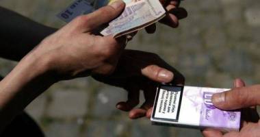 Bișnițari de țigări băgați după gratii