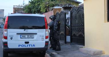Stire din Eveniment : ESCROCII din Brăila care au lăsat fără bani constănțenii au fost reținuți