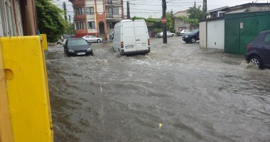 UPDATE. CONSTANȚA SUB APE: Zeci de străzi, gospodării și instituții publice sunt inundate! Canalizările nu mai fac față! GALERIE FOTO - 5