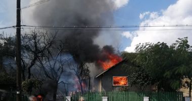Galerie foto. Incendiu la Constanța! Intervin pompierii de urgență - 2