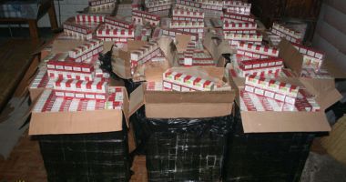 Stire din Eveniment : Zeci de mii de pachete cu țigări ascunse într-un camion, descoperite în Punctul de Frontieră Ostrov