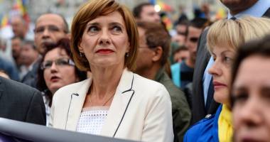 Stire din Politică-Administrație : Carmen Iohannis: Mi-ar plăcea să mă implic în educație și susținerea tinerelor talente