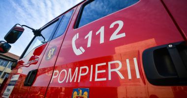 Stire din Eveniment : Autoutilitară în flăcări, în Eforie Nord