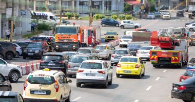ALERTĂ la Trocadero: 10 persoane evacuate din sediul unei bănci! - 3