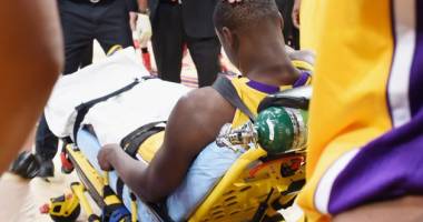 Stire din Sport Internațional : Catastrofă la debut: Lakers, spulberată de Rockets