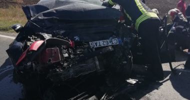 GALERIE FOTO / IMPACT FRONTAL ÎNTRE UN TIR ȘI UN AUTOTURISM, în jud. Constanța! O femeie a murit - 5