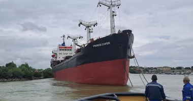 UPDATE. Incident pe Dunăre! Cu motorul principal avariat, nava MV Prince Zafer a scufundat un ponton - 2