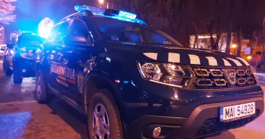 Stire din Eveniment : Panică la vederea jandarmilor. Trei bărbați au fost depistați cu droguri în buzunare