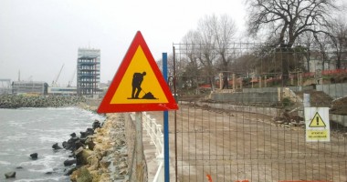 Stire din Social : Galerie FOTO/ A fost dat startul pentru reabilitarea falezei de la Cazino