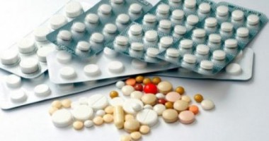 Români arestați pentru medicamente contrafăcute